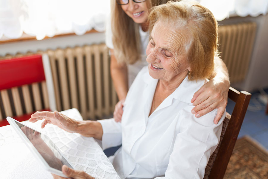 Profesionales Sanitarios al servicio de la residencia de ancianos